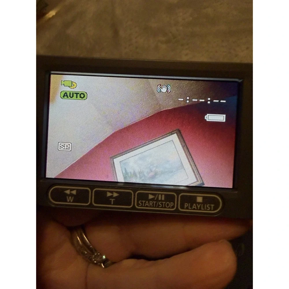 Canon DC210‎ DVD Video Camcorder 35x Optical Zoom  W/ Battery & Charger +Bag